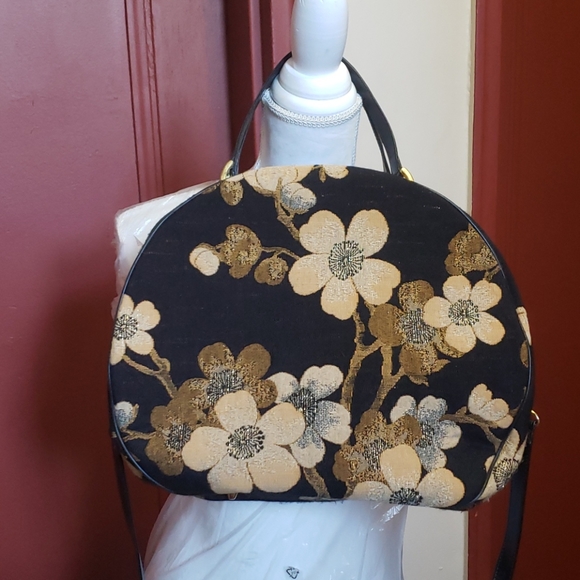 Paint The Lilly Handbags - PAINT THE LILLY ROUND BAG